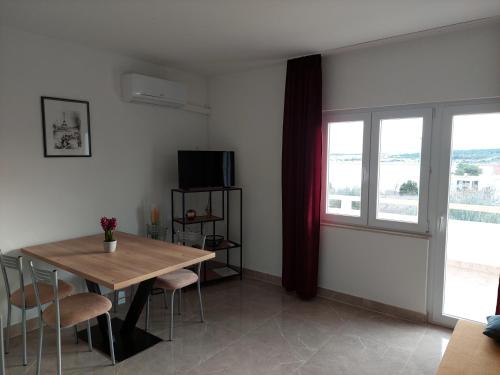 Fotografie z fotogalerie ubytování Apartments Donadic II, Caska v Novalji