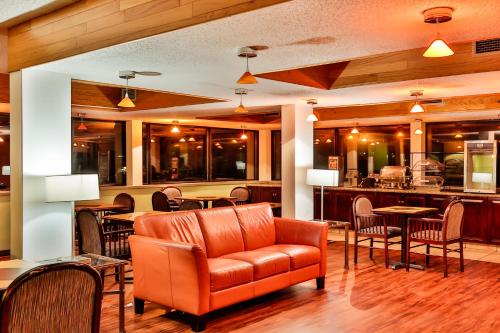 Ruang duduk di The View Inn & Suites Bethlehem / Allentown / Lehigh Airport