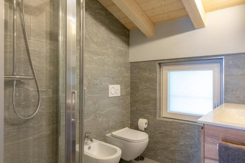 Ένα μπάνιο στο [CLASSY APARTMENT] wifi, parking & STUNNING VIEW!