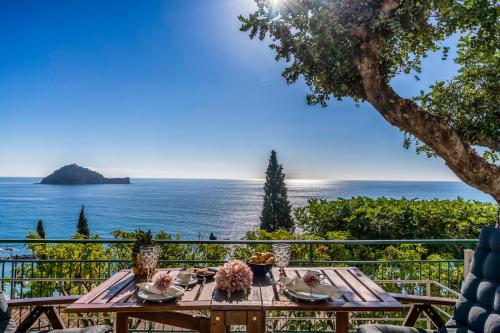 a table with a view of the ocean at Baba Residences in Alassio