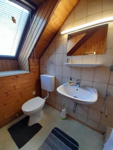 ห้องน้ำของ Ferienwohnungen Rosi