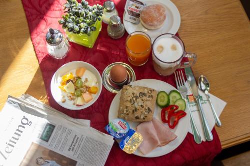 Comida en o cerca de este hotel
