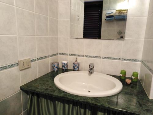 Kylpyhuone majoituspaikassa Villa panoramica immersa nel verde