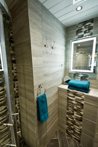 Ванная комната в Rossall House , For Families & Couples