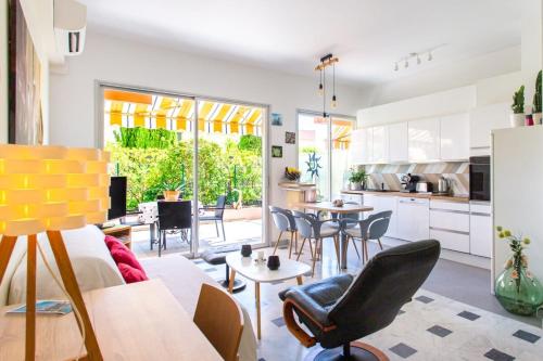 Air-Conditioned Apartment With Furnished Terrace & Parking Rated 3 Stars