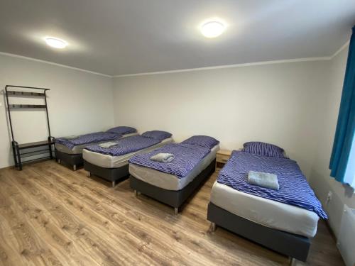Кровать или кровати в номере Hotelik Nad Zalewem 10 km od Legnicy