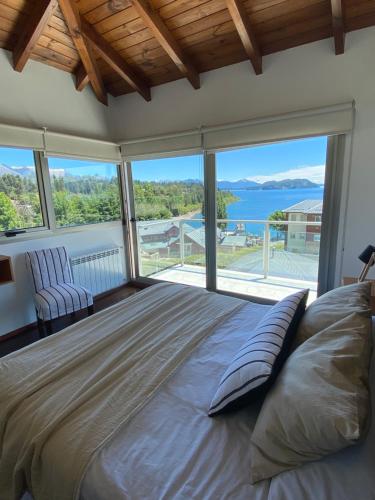 a bedroom with a large bed and a large window at Quinta Luna in San Carlos de Bariloche