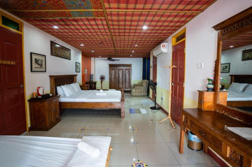a bedroom with two beds in a room at Lost Paradise Resort in Batu Ferringhi