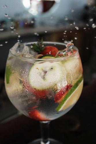 Bebidas en Noah Beach Hotel & Suites