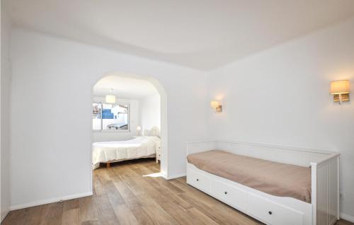 Gulta vai gultas numurā naktsmītnē Stunning Home In Canet Plage With 3 Bedrooms And Wifi