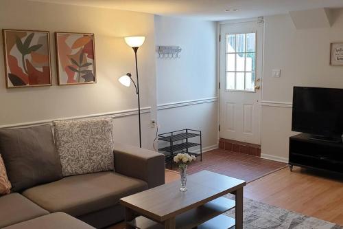 Gallery image of Happy, Cozy, Fun, Loving suite in West Vancouver in West Vancouver