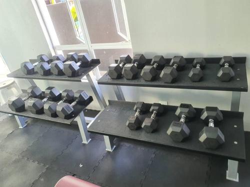 Gimnasio o instalaciones de fitness de Manhattan Condo Ipoh with Water Park and Pool View