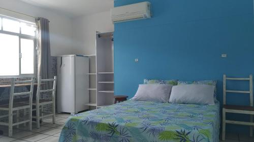 Een bed of bedden in een kamer bij Residencial Tomodati