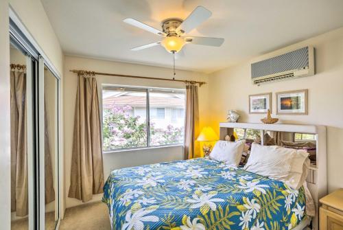 En eller flere senge i et værelse på Kapolei Condo with Lanai and Pool Access - Near Beach!