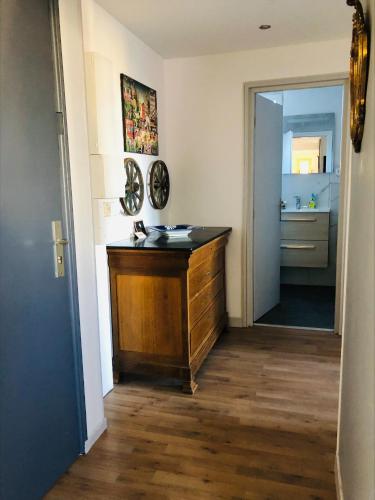 a hallway with a wooden dresser in a room at Le Cosy in Schiltigheim