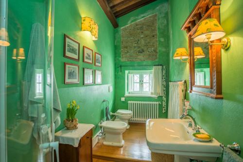Een badkamer bij Casale degli Olmi