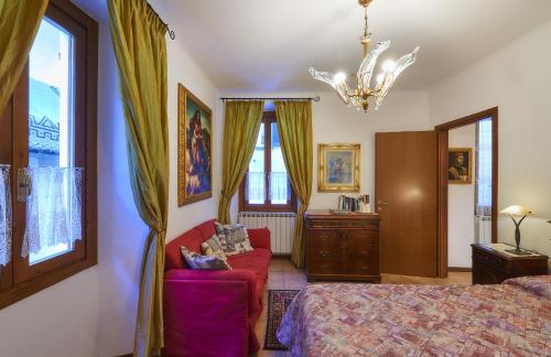 Ένα ή περισσότερα κρεβάτια σε δωμάτιο στο Casa di Mezzo "Historic centre of VARENNA" Lake Como