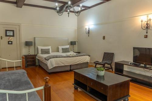 A bed or beds in a room at 268 On Ridge Guesthouse