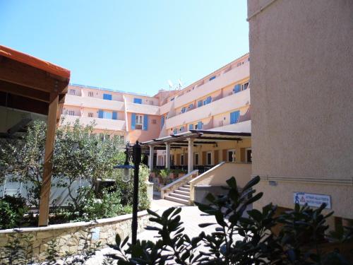 Το κτήριο όπου στεγάζεται  το ξενοδοχείο
