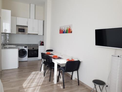 Studio Picasso near the port and beach