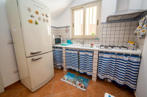 Kuchyňa alebo kuchynka v ubytovaní A tre passi dal mare