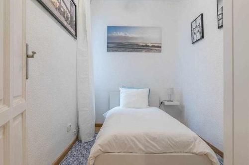 Postel nebo postele na pokoji v ubytování Agradable piso de dos habitaciones en Chamberí
