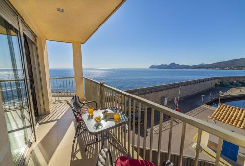 a balcony with a table and a view of the ocean at Apartamento Bellavista Puerto 2A in Cala Ratjada