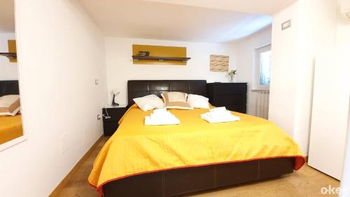 A bed or beds in a room at Garden House - Casa Vacanze Bari