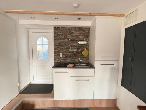 Kuchyň nebo kuchyňský kout v ubytování Ferienwohnung Idyll am Weigsdorfer Teich