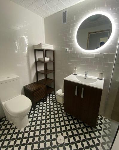 a bathroom with a toilet and a sink and a mirror at Impresionantes Vistas al Mar Menor in Playa Honda