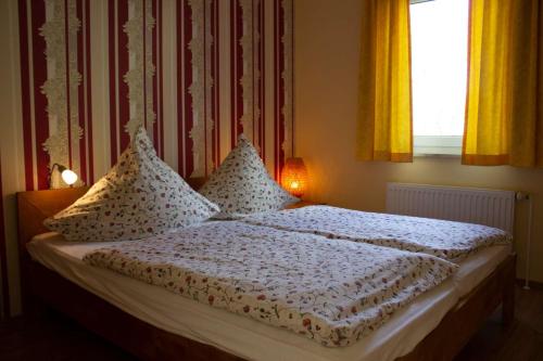 a bedroom with a bed with pillows and a window at Ferienwohnung Elke in Kühlungsborn