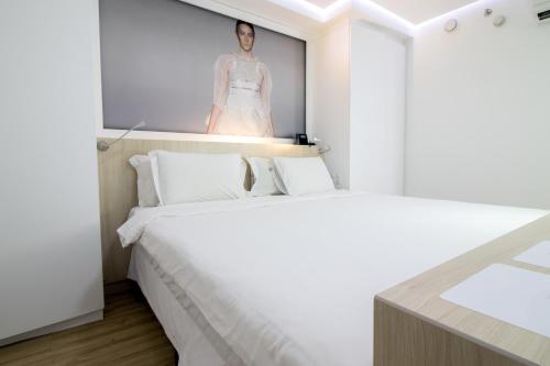 a bedroom with two beds and a picture of a woman on the wall at Samba Bossa Nova Ipanema in Rio de Janeiro