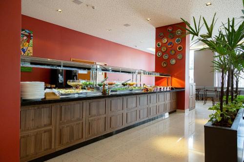 a buffet line in a restaurant with a lot of food at Slaviero Rondonópolis Centro in Rondonópolis