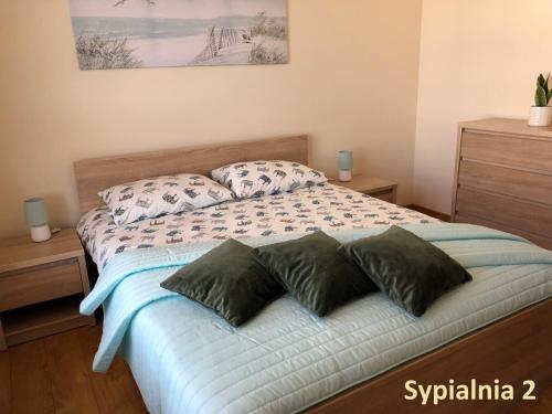 Postel nebo postele na pokoji v ubytování Apartament Jaśminowy Shiraz Gdynia