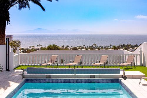 Stunning sea view villa with 6 bedrooms & heated pool - Villa Renaissance