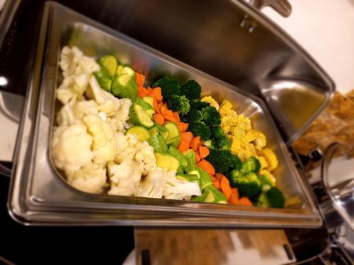 Makanan di atau berdekatan hotel