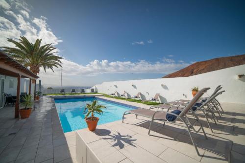 Stunning sea view villa with 6 bedrooms & heated pool - Villa Renaissance
