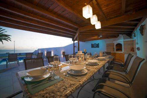 Stunning sea view villa with 6 bedrooms & heated pool - Villa Renaissance