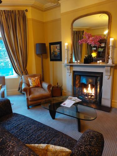 a living room filled with furniture and a fire place at Brooks Guesthouse in Bath