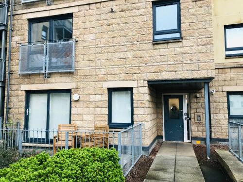 Apartment 2 bath free parking photo 25