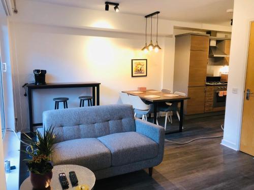 Apartment 2 bath free parking photo 11