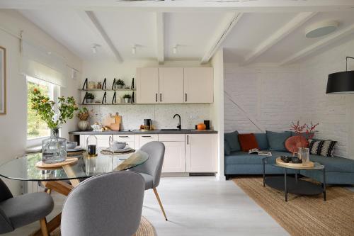 a kitchen and a living room with a table and chairs at Przytulny apartament SUDECKI KLIMAT by SpaceApart in Szklarska Poręba