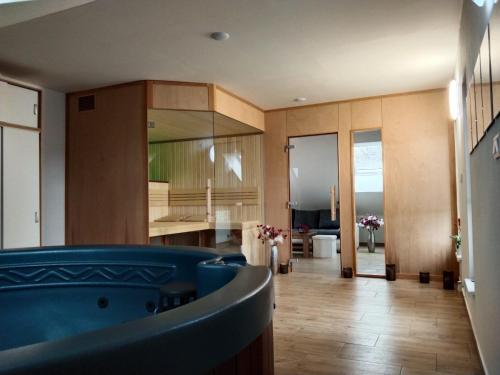 Kúpeľňa v ubytovaní Wellness apartmán s vířivkou a saunou