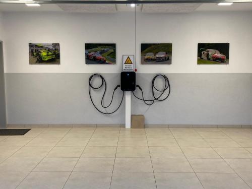 a room with a sign with wires on a wall at Ferienwohnungen Eifelausblick in Hümmel