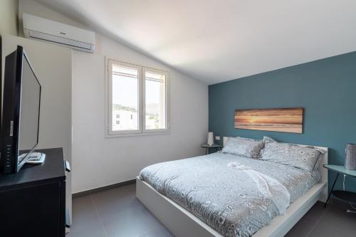 Ein Bett oder Betten in einem Zimmer der Unterkunft Nuova Villa a Scopello con piscina privata