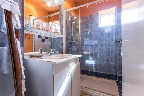 a bathroom with a sink and a shower at Gîte de Pierre in Champlin