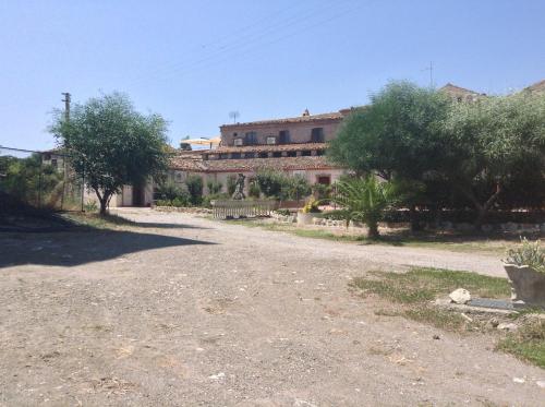 a dirt road in front of a building with trees at Antico Frantoio in Cerchiara di Calabria