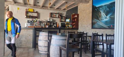 Lounge atau bar di Albergue O Logoso