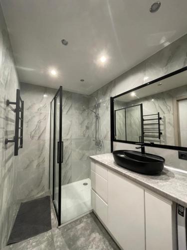 A bathroom at Elite Apartments