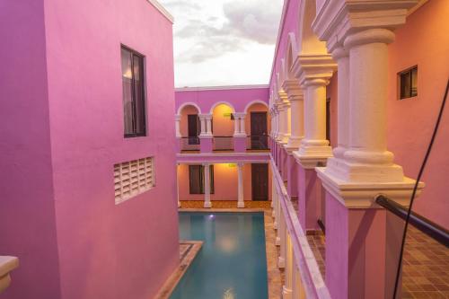 Бассейн в Hotel Lavanda CAS Merida или поблизости